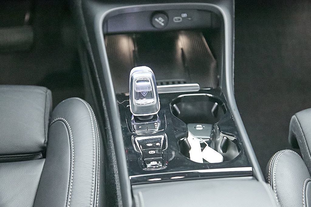 Certified 2023 Volvo XC40 B5 Ultimate w/ Climate Package AWD/4WD image 28