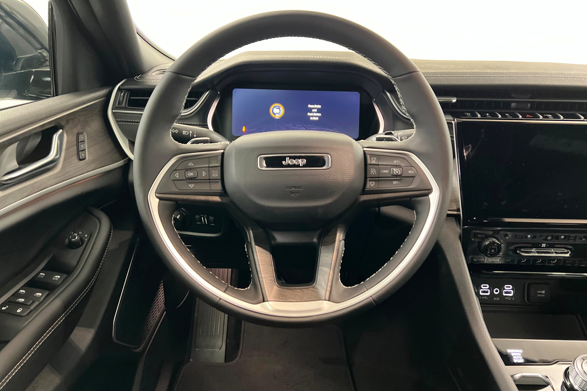 New 2025 Jeep Grand Cherokee Limited w/ Luxury Tech Group II AWD/4WD image 12