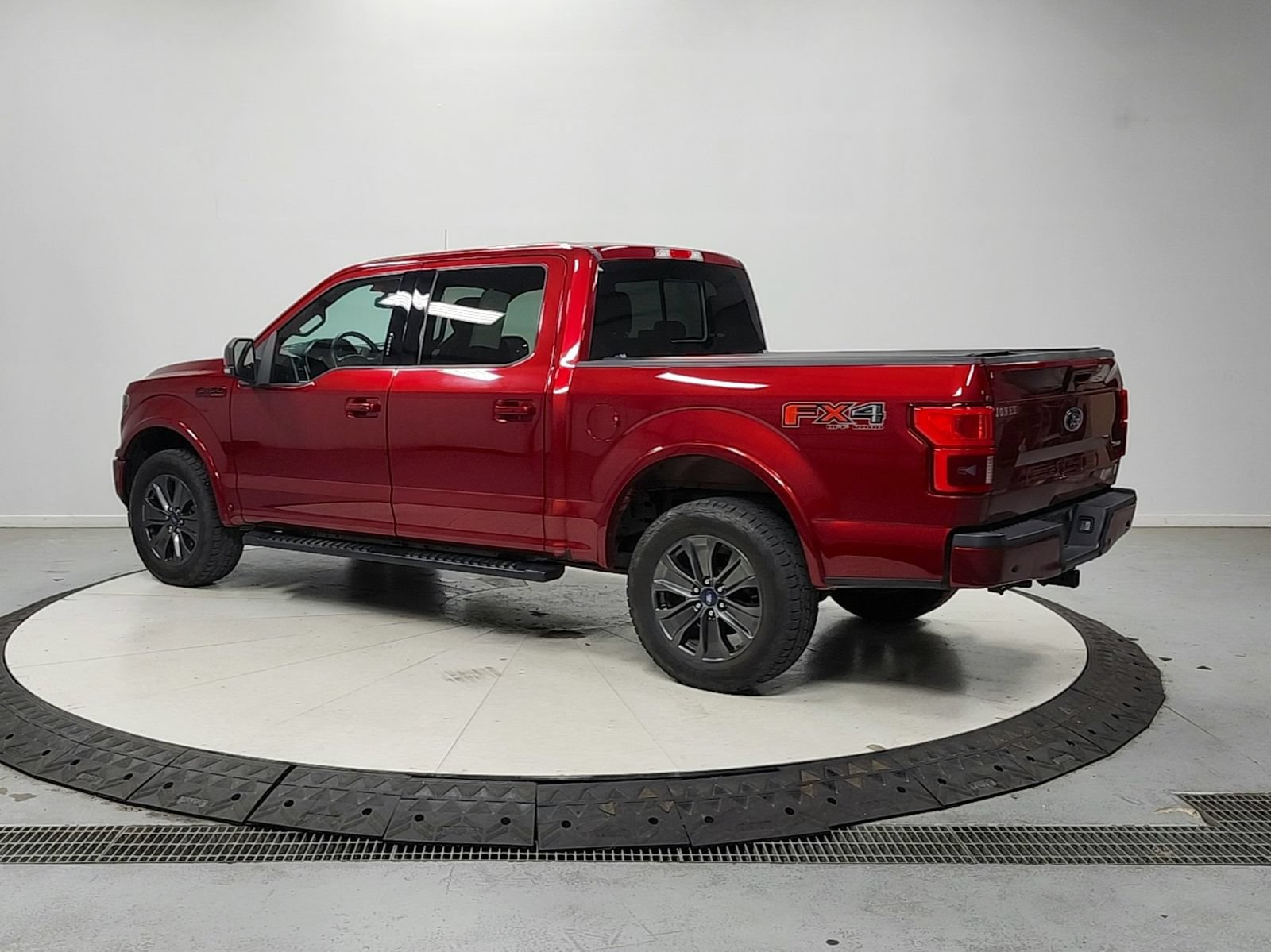 Used 2018 Ford F150 Lariat w/ Equipment Group 502A Luxury AWD/4WD image 6