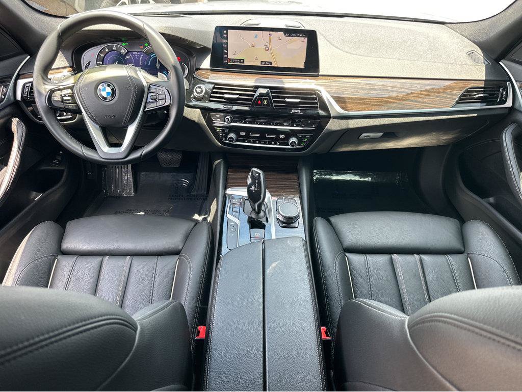 Used 2019 BMW 530e w/ Premium Package RWD image 4
