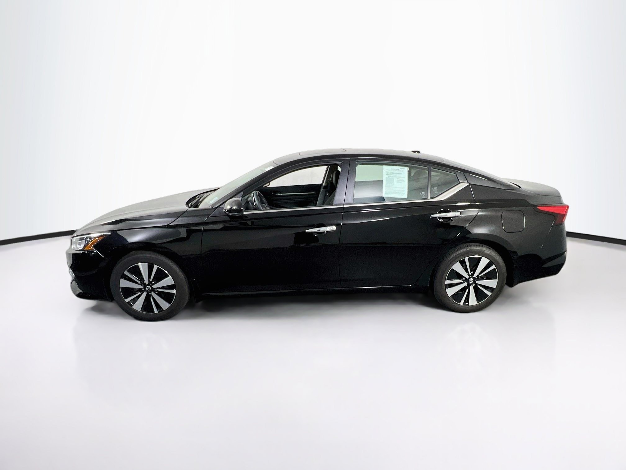 Used 2022 Nissan Altima 2.5 SV w/ SV Premium Package FWD image 8