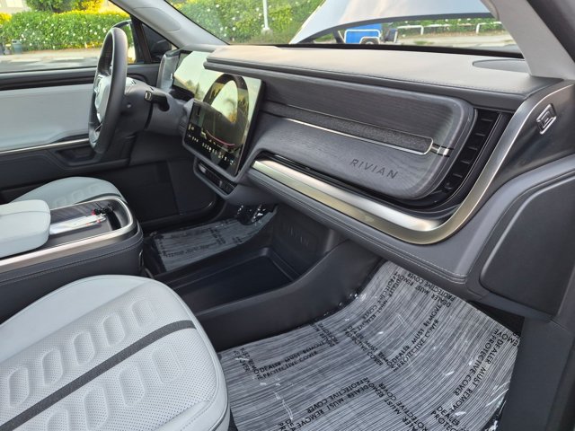 Used 2025 Rivian R1S Adventure AWD/4WD image 22