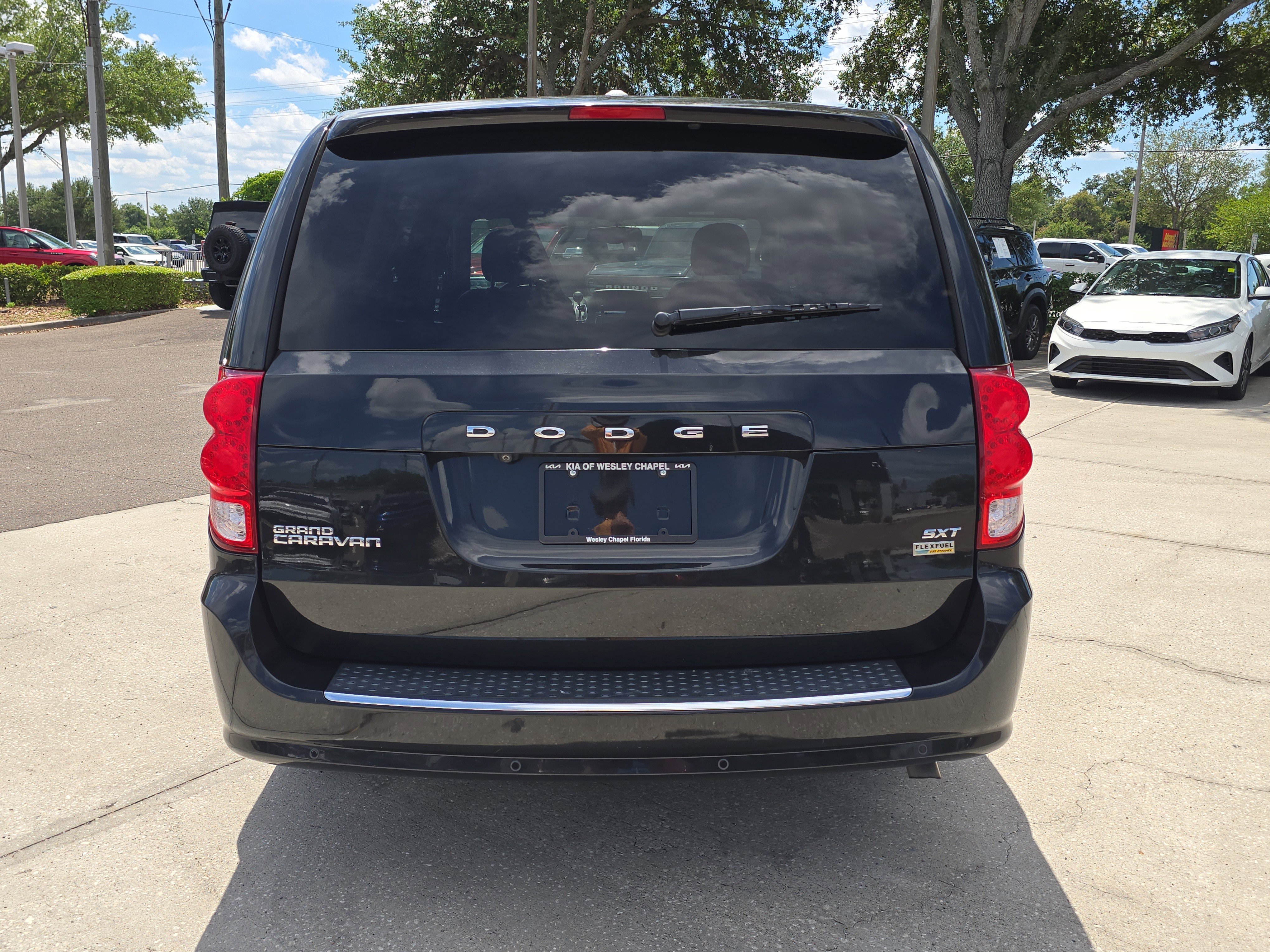 Used 2017 Dodge Grand Caravan SXT w/ Driver Convenience Group FWD image 7