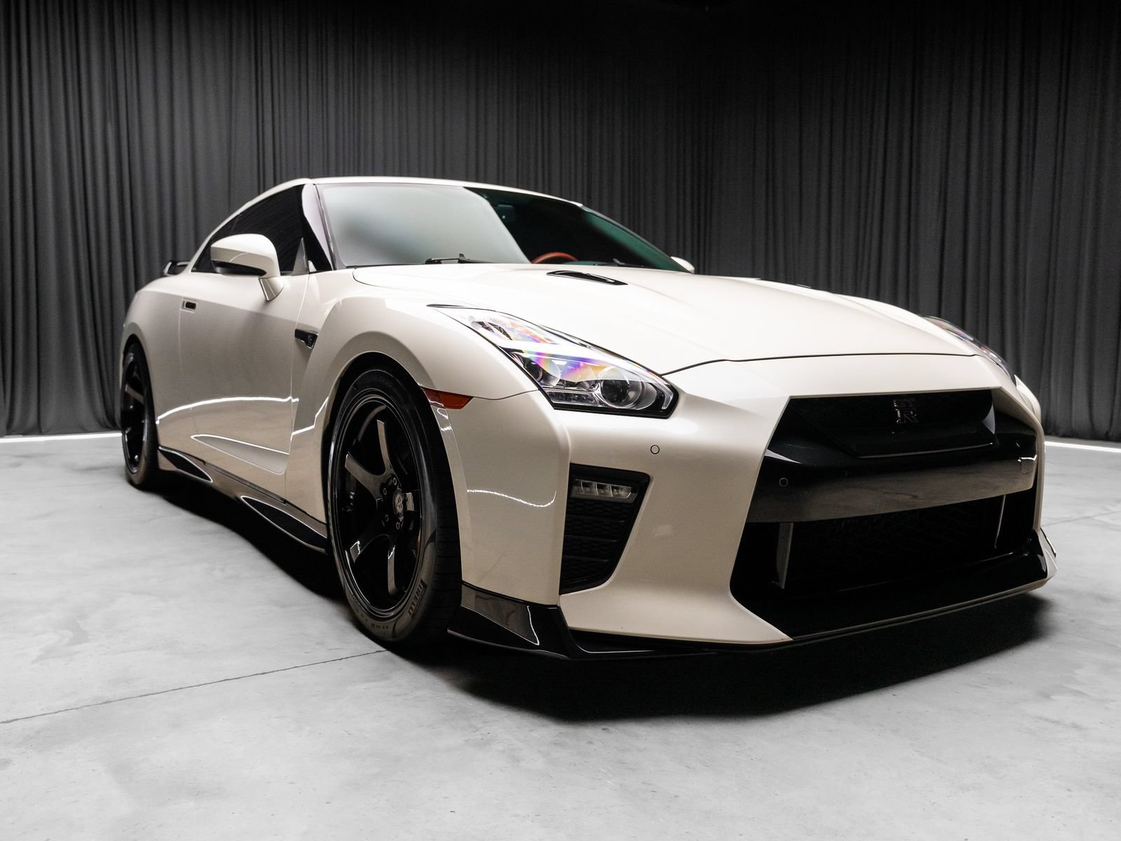 Used 2021 Nissan GT-R Premium AWD/4WD image 17