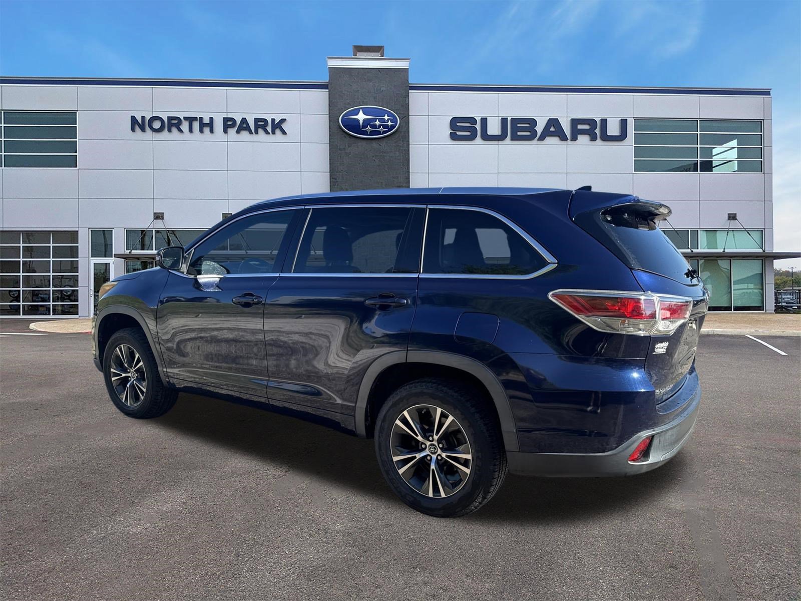 Used 2016 Toyota Highlander XLE FWD image 4