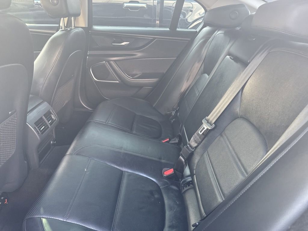 Used 2020 Jaguar XE S image 7