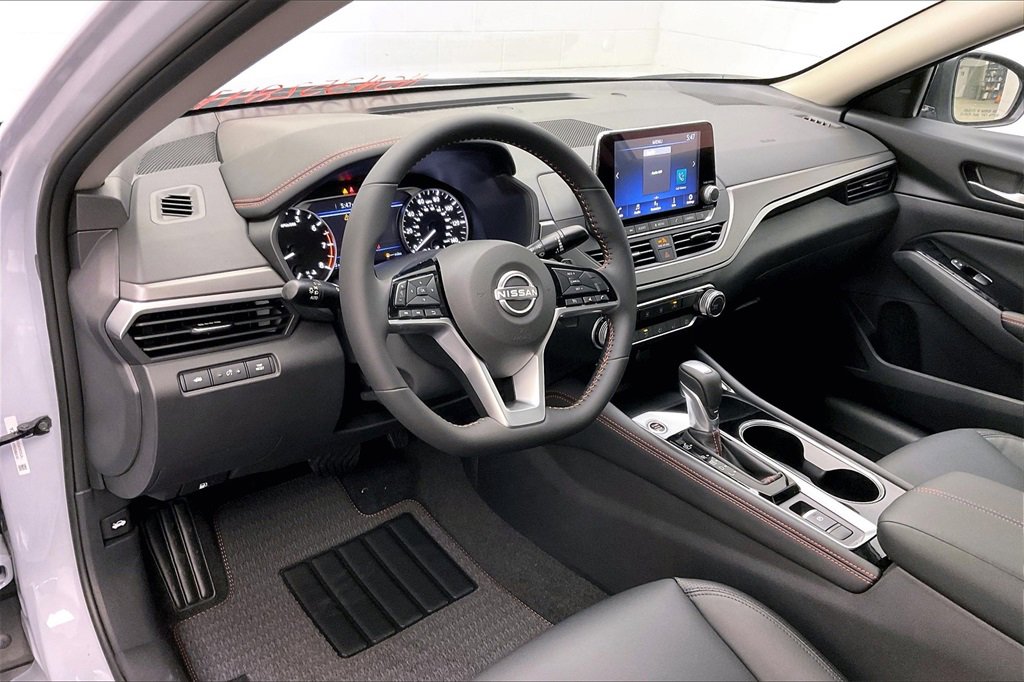 New 2025 Nissan Altima 2.5 SR image 7
