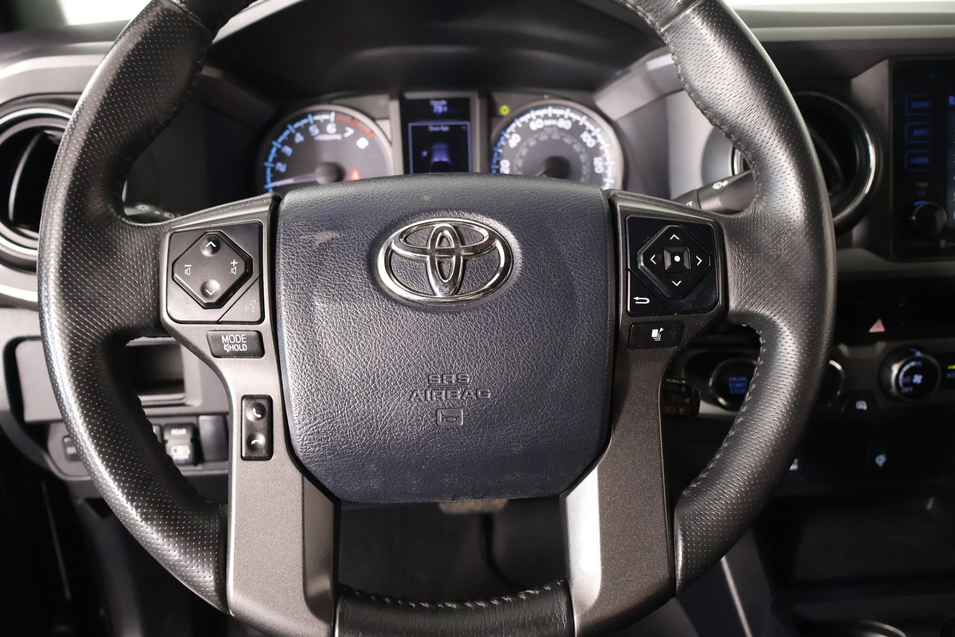 Used 2017 Toyota Tacoma TRD Off-Road w/ Tow Package (A/T) AWD/4WD image 3