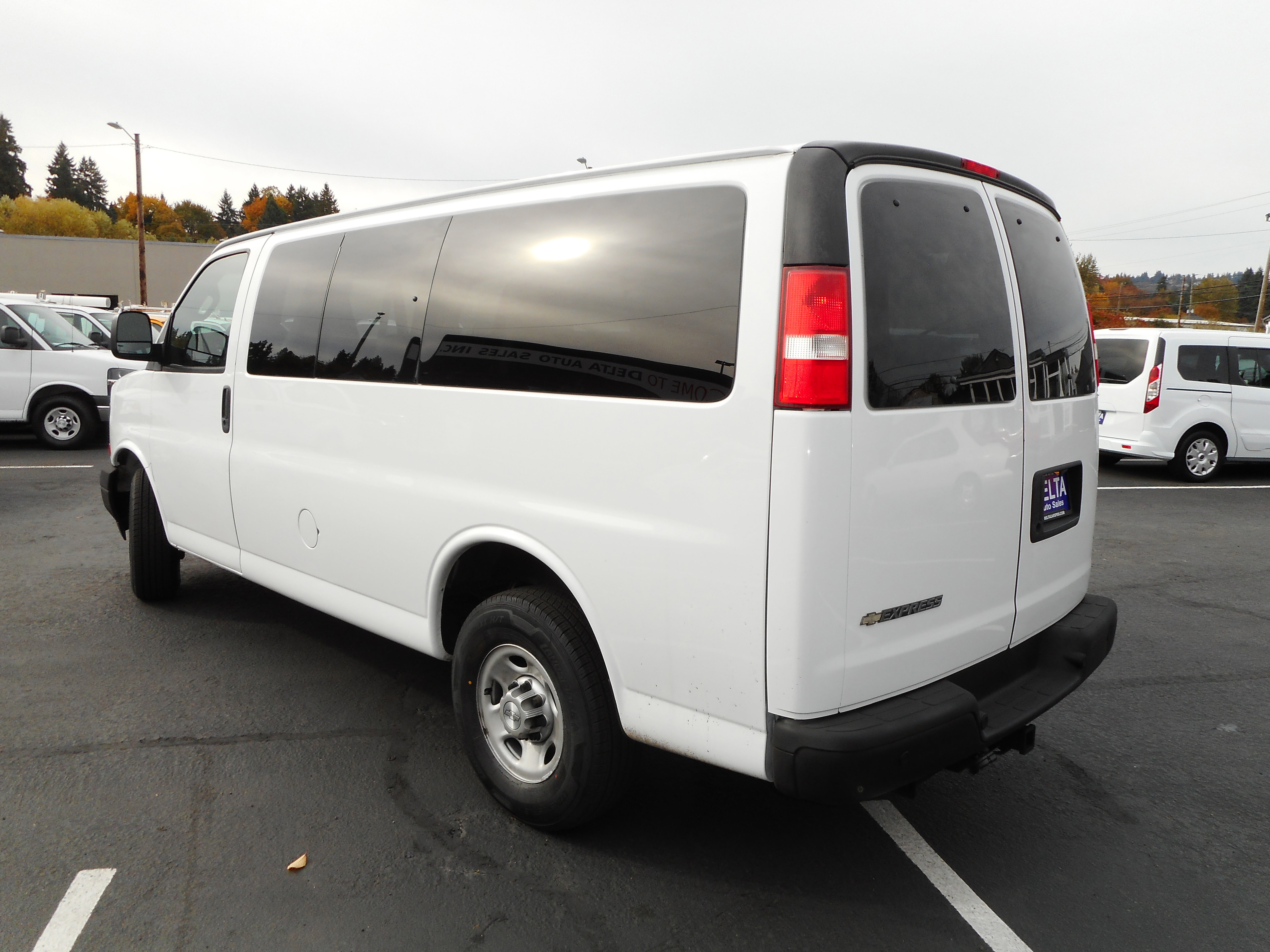Used 2017 Chevrolet Express 2500 LS RWD image 10