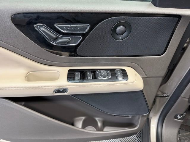 Used 2020 Lincoln Aviator Reserve w/ Equipment Group 201A image 13