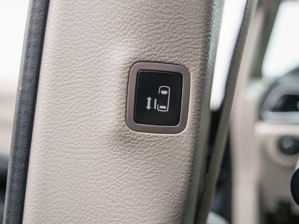 Used 2018 Chrysler Pacifica Limited image 10