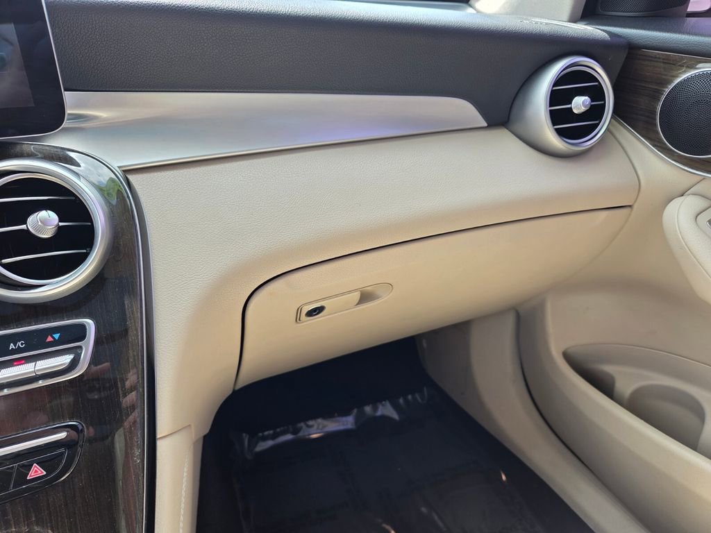 Used 2021 Mercedes-Benz GLC 300 image 27