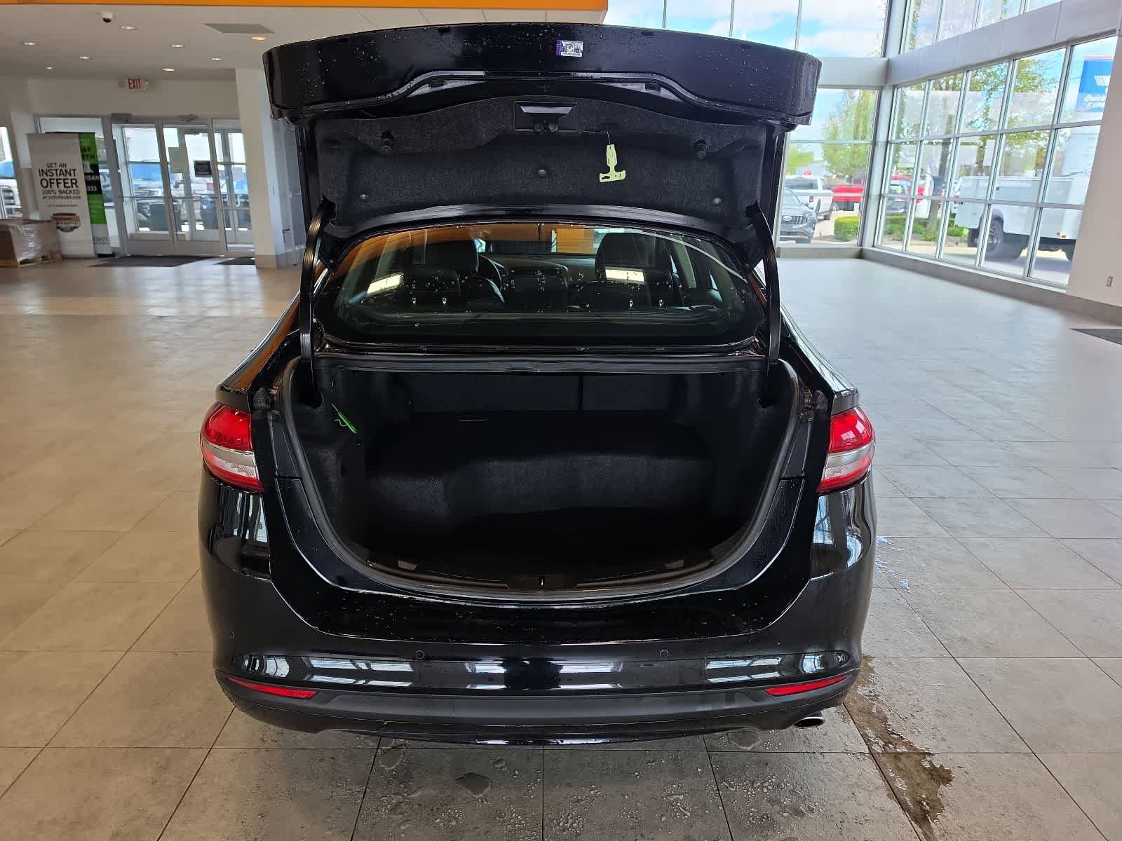 Used 2018 Ford Fusion SE w/ Equipment Group 601A FWD image 31