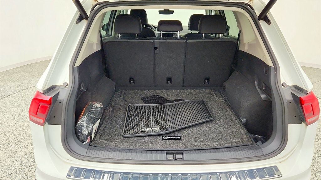 Used 2020 Volkswagen Tiguan SEL AWD/4WD image 21