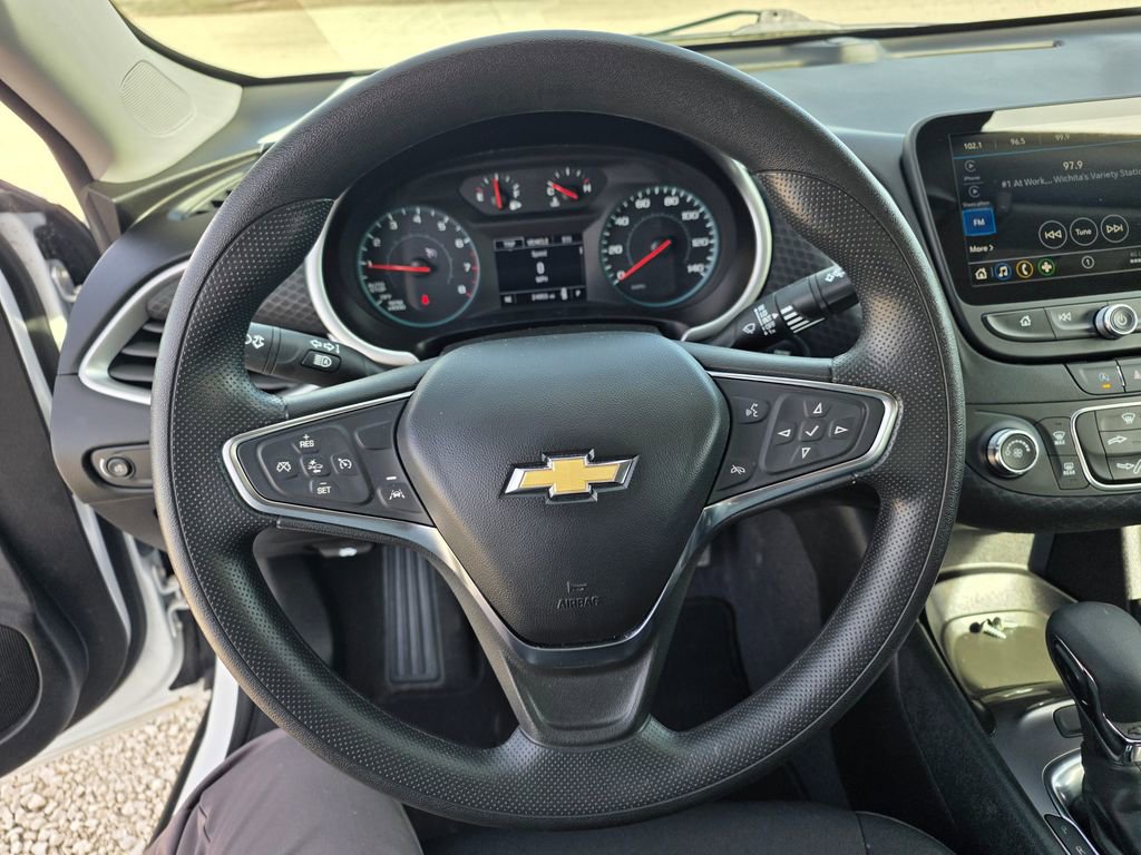 Used 2025 Chevrolet Malibu LS image 14