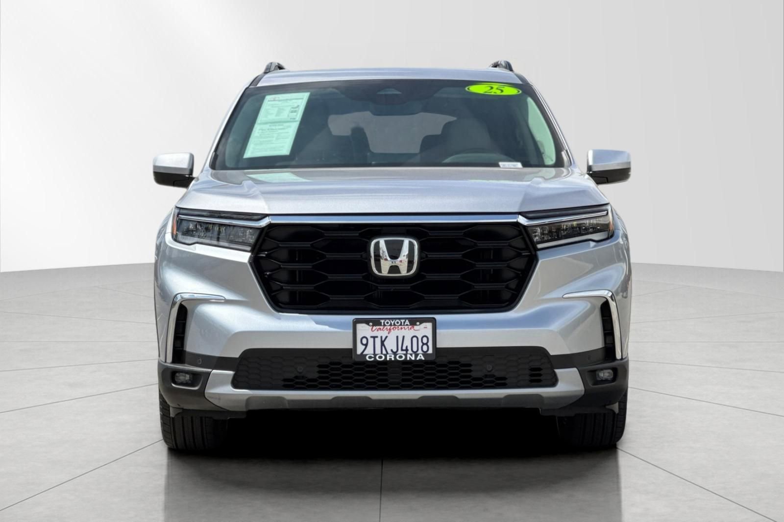 Used 2025 Honda Pilot Touring image 8