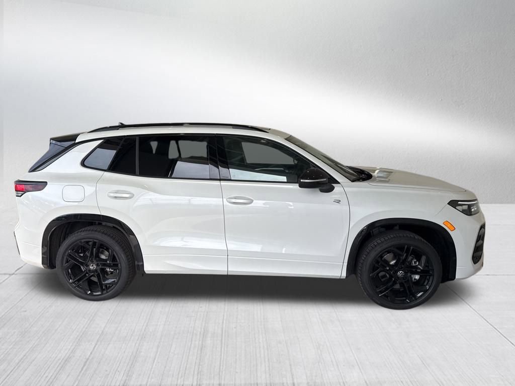 New 2025 Volkswagen Tiguan SE R-Line image 6