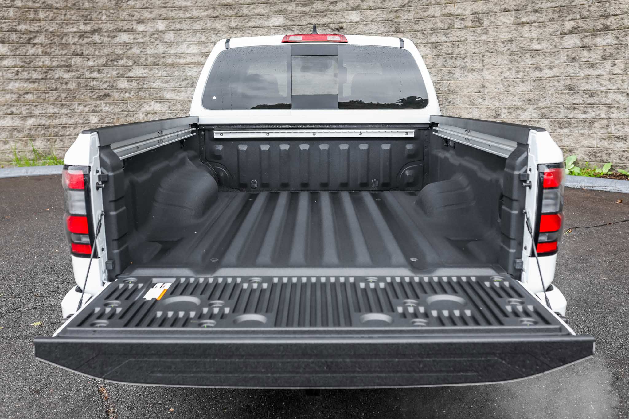 New 2024 Nissan Frontier SV w/ SV Convenience Package image 8