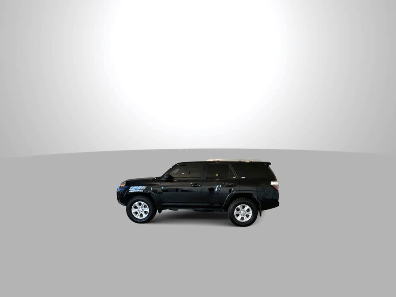 Used 2018 Toyota 4Runner SR5 AWD/4WD image 5