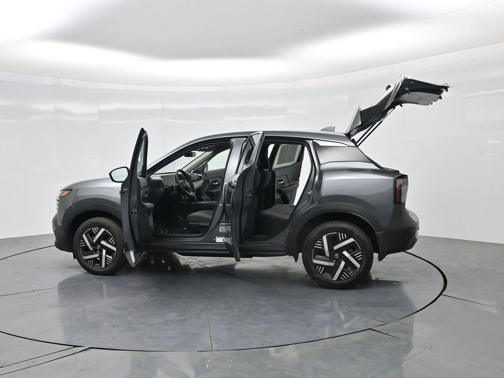 Used 2025 Nissan Kicks SV image 4