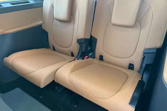 Used 2025 Volkswagen ID. Buzz Pro S RWD image 15