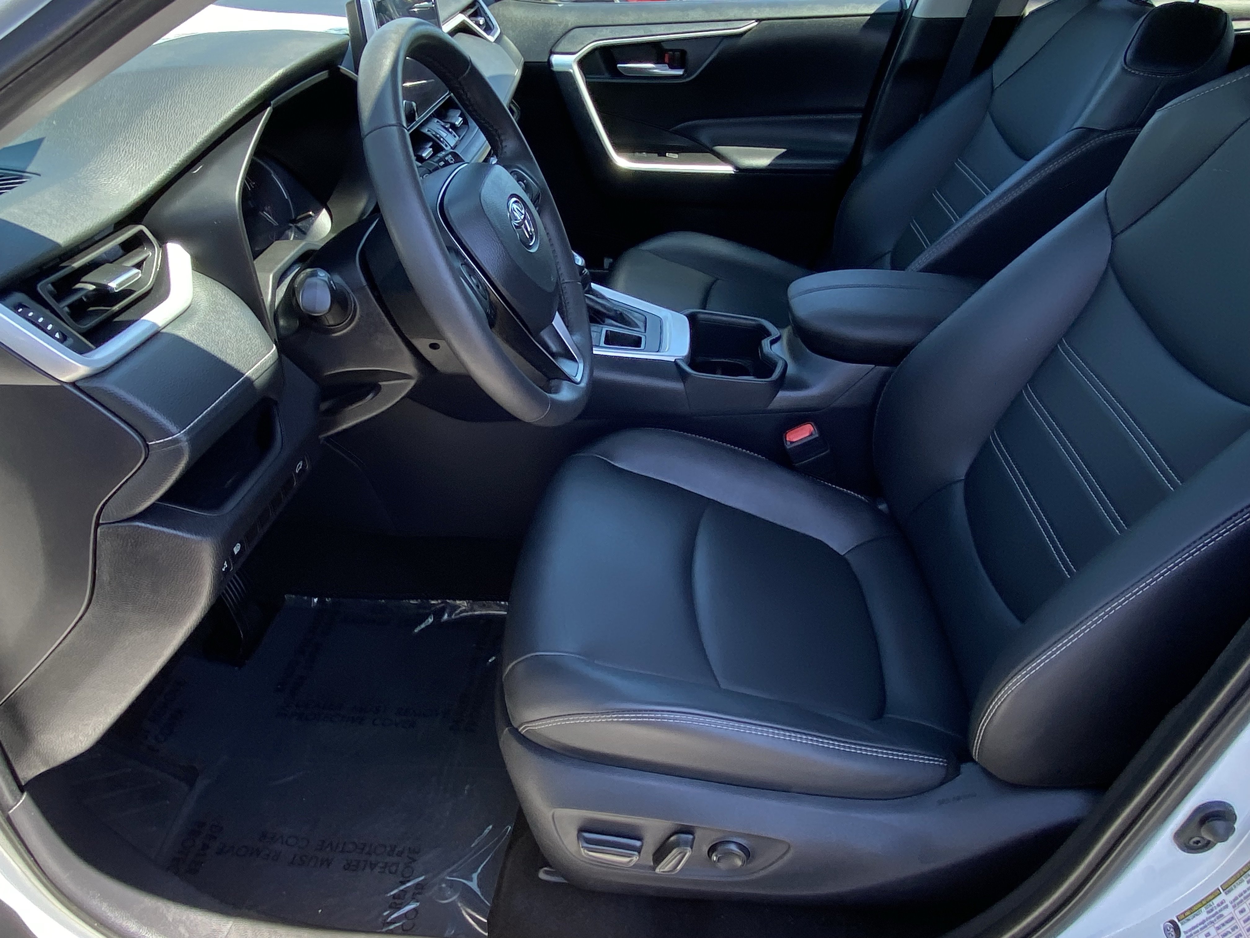 Used 2025 Toyota RAV4 XLE Premium AWD/4WD image 27