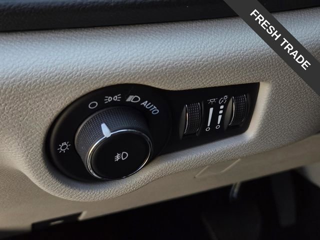 Used 2023 Chrysler Pacifica Touring-L FWD image 20