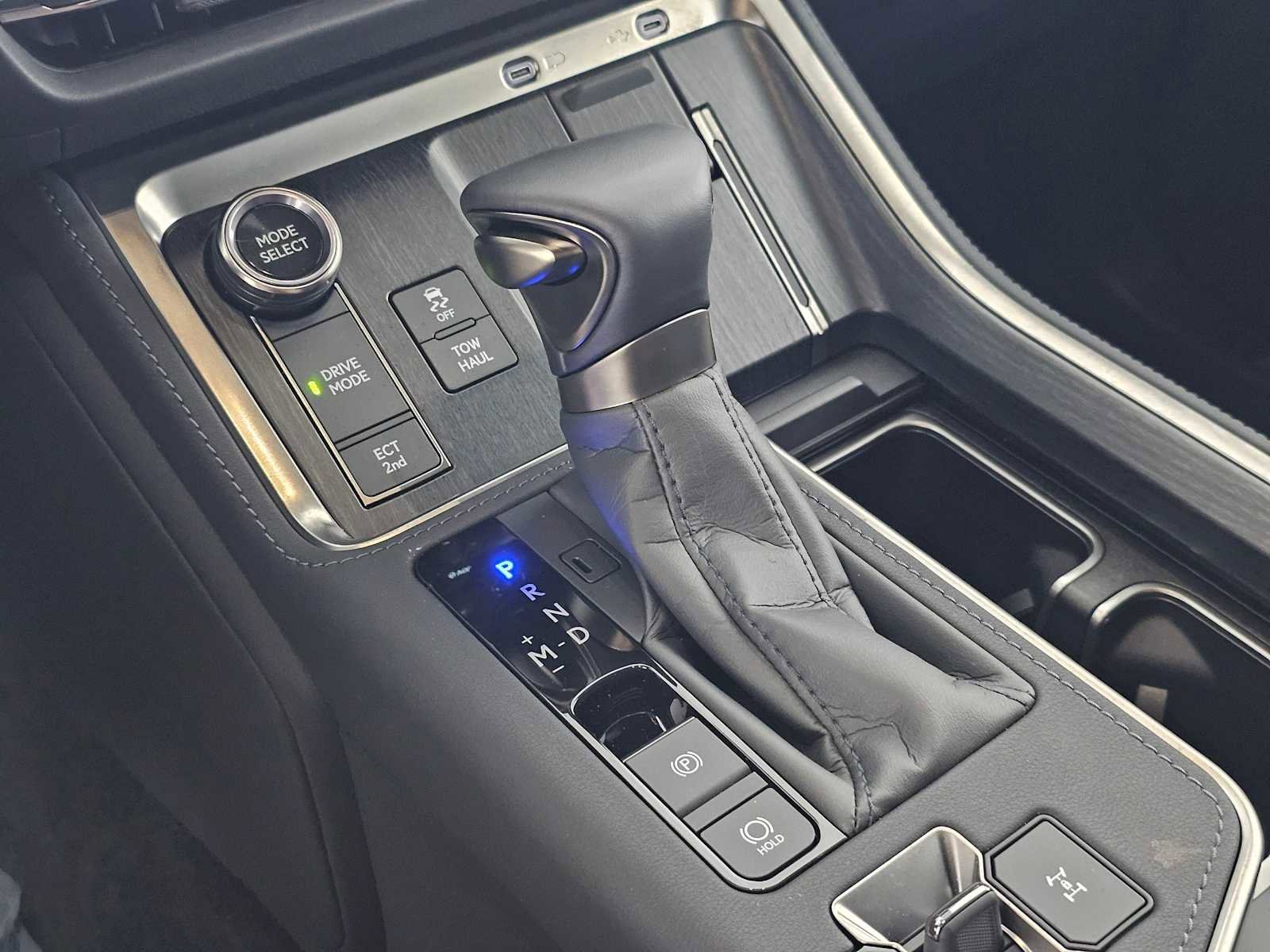 Used 2025 Lexus GX 550 w/ Accessory Package (31) image 32