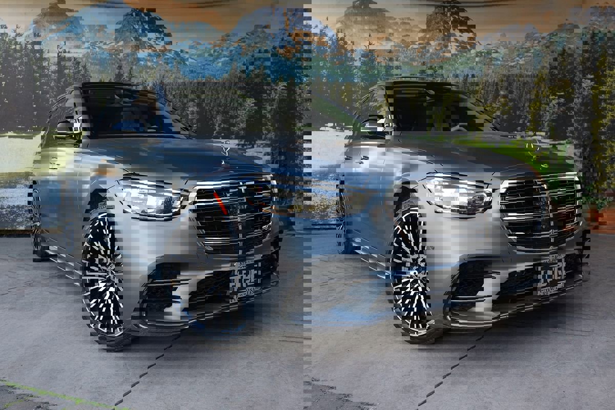 Used 2023 Mercedes-Benz S 580 4MATIC Sedan image 3