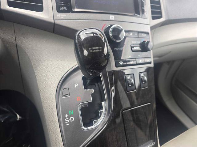 Used 2013 Toyota Venza XLE w/ XLE Premium Pkg AWD/4WD image 32