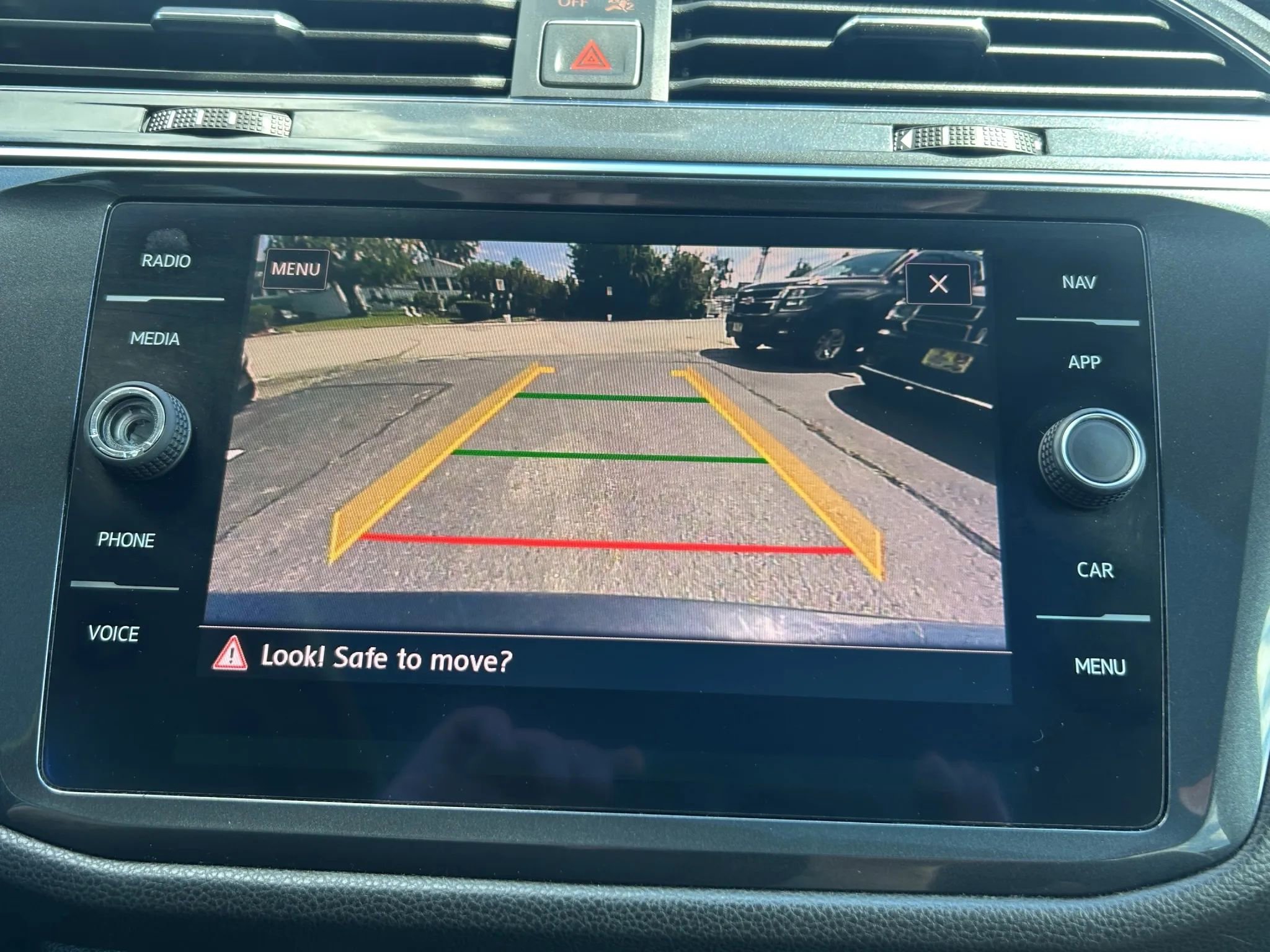 Used 2018 Volkswagen Tiguan SE AWD/4WD image 20