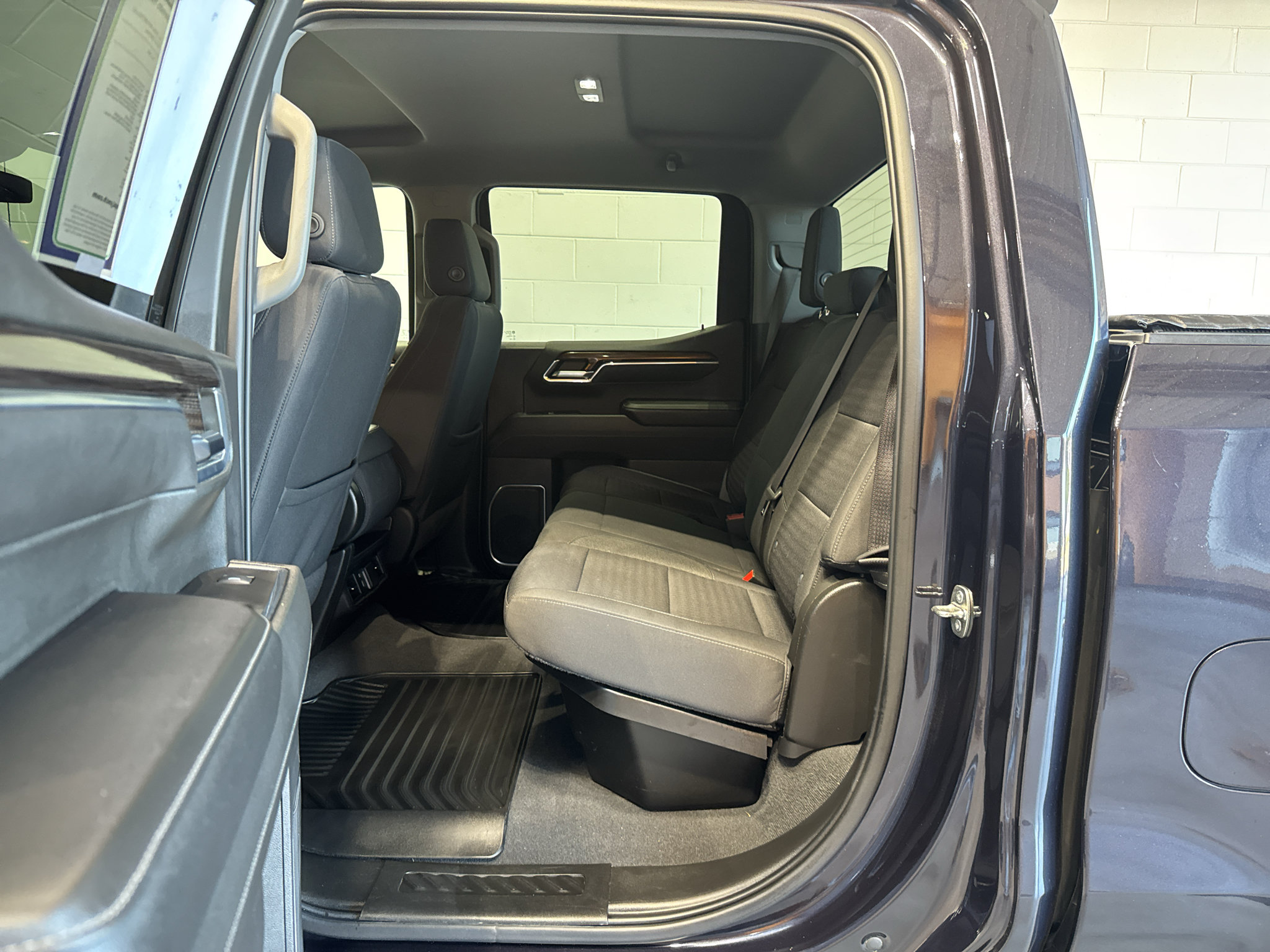 Used 2023 Chevrolet Silverado 1500 LT AWD/4WD image 10
