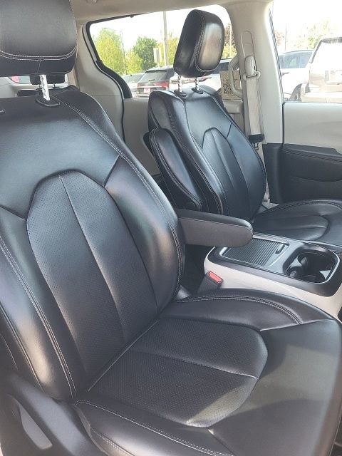 Used 2023 Chrysler Pacifica Touring-L FWD image 22