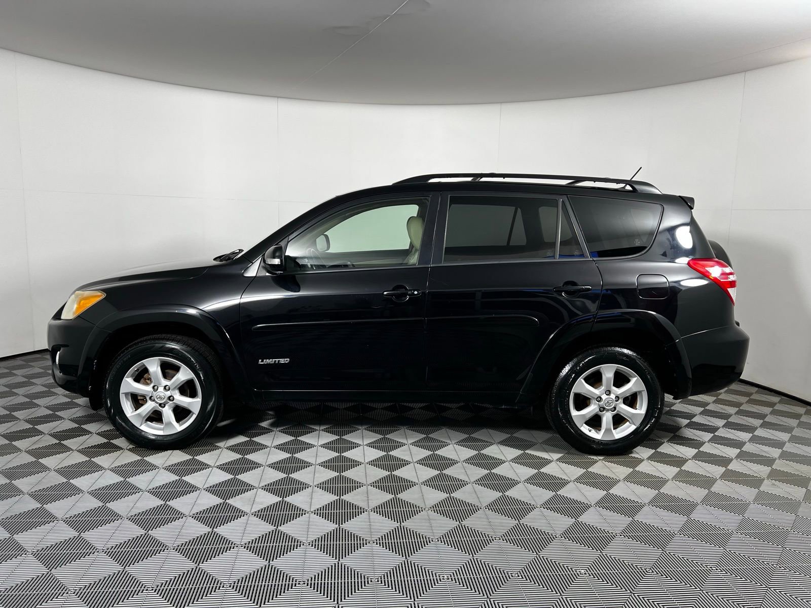 Used 2010 Toyota RAV4 Limited image 8