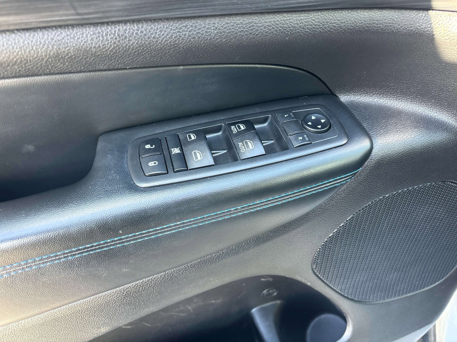 Used 2019 Jeep Grand Cherokee Laredo AWD/4WD image 16