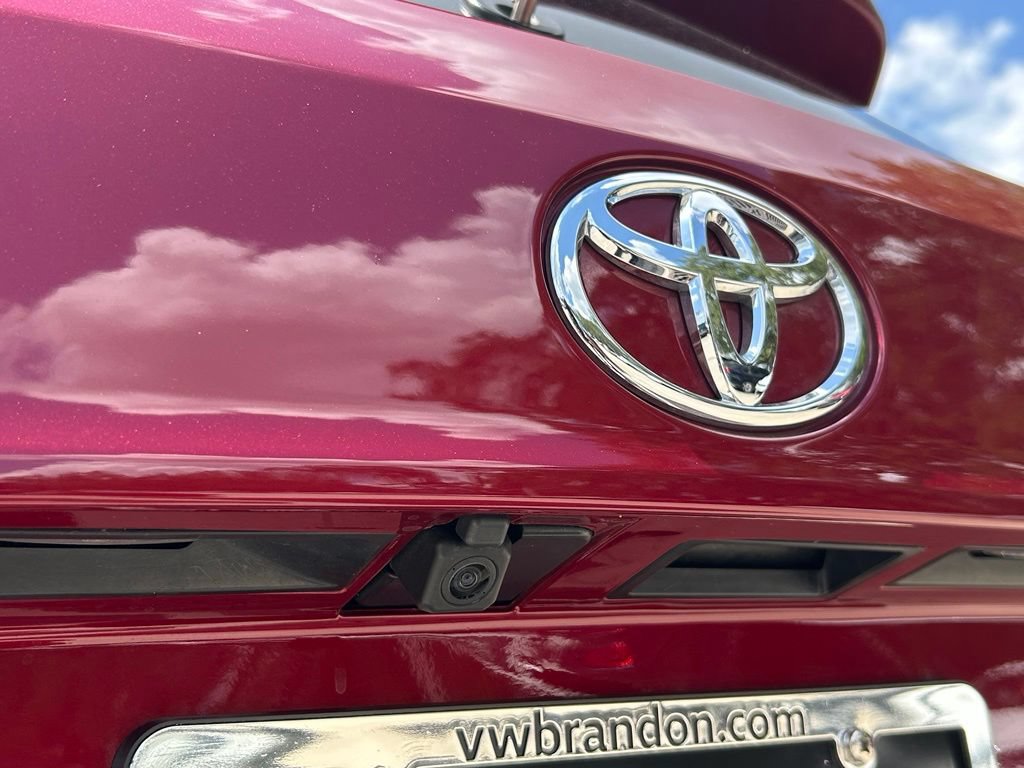 Used 2024 Toyota Highlander LE FWD image 39