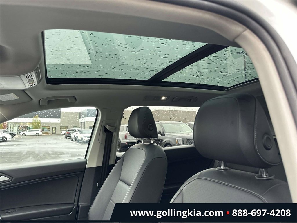 Used 2020 Volkswagen Tiguan SE w/ Panoramic Sunroof Package image 20