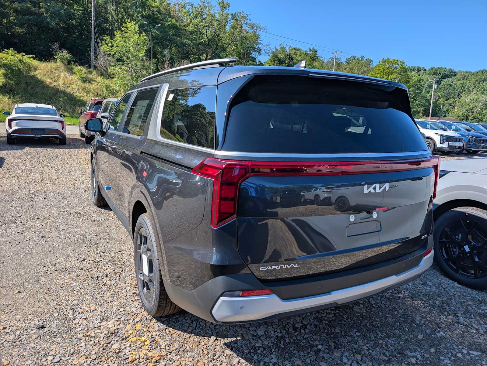 New 2027 Kia Carnival EX FWD image 9