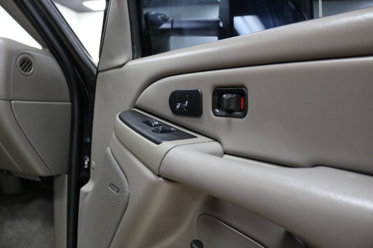 Used 2006 GMC Sierra 2500 SLT w/ Heavy-Duty Power Package image 40