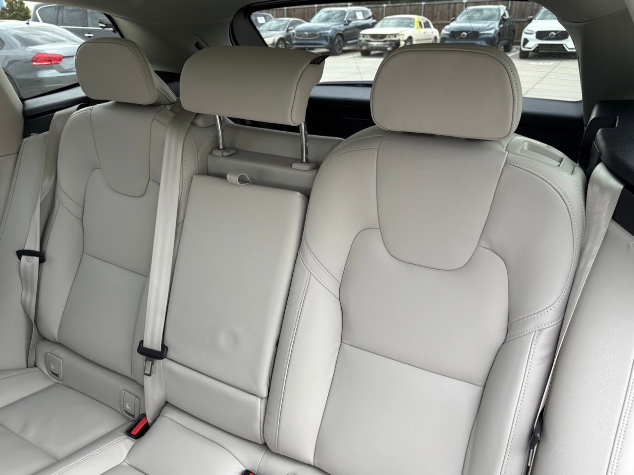 New 2026 Volvo XC60 B5 Ultra w/ Protection Package Premier image 24