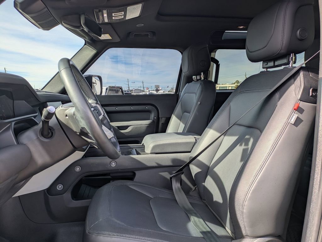 Used 2023 Land Rover Defender 90 X-Dynamic SE image 14