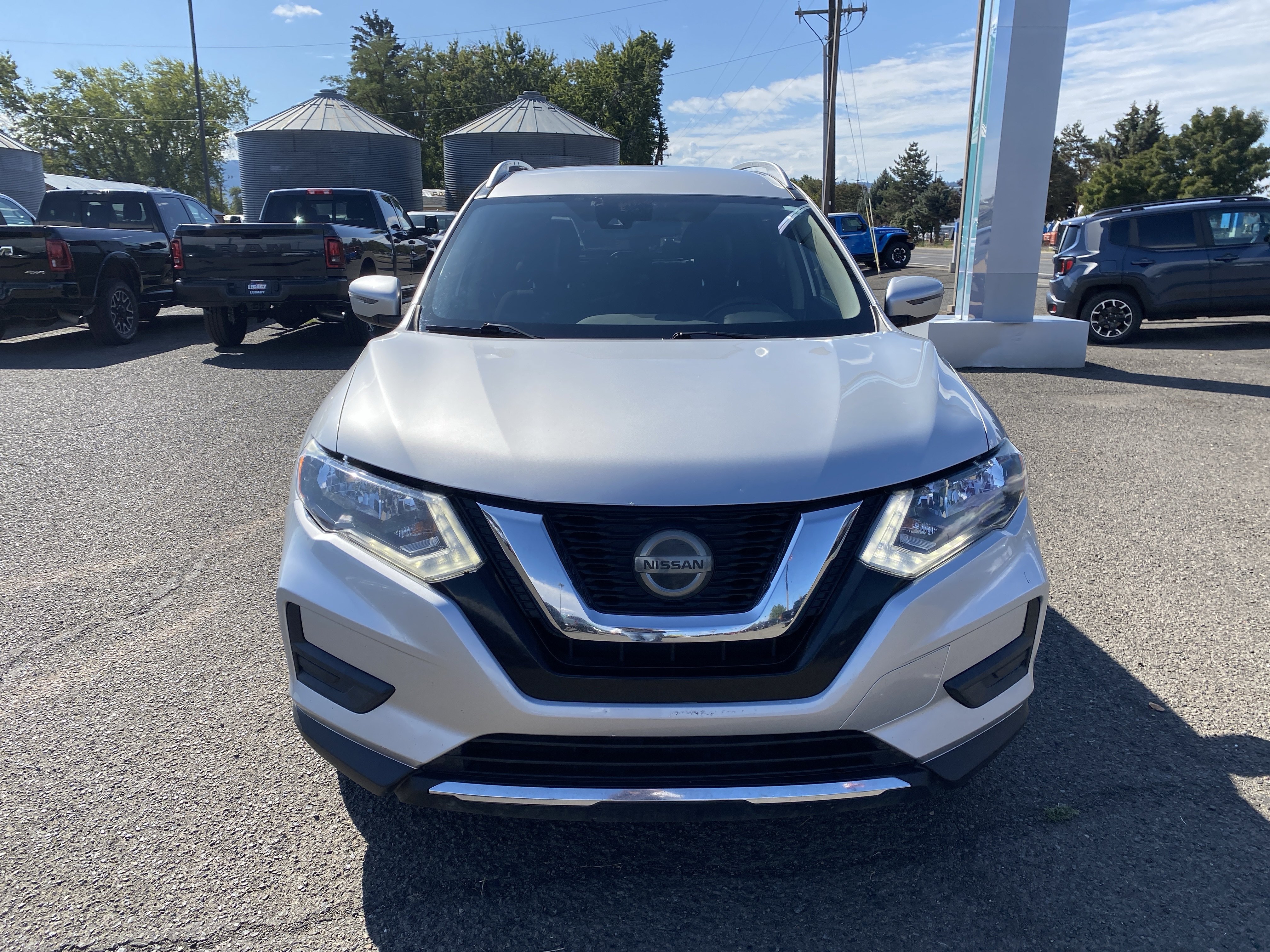 Used 2020 Nissan Rogue SV FWD image 8