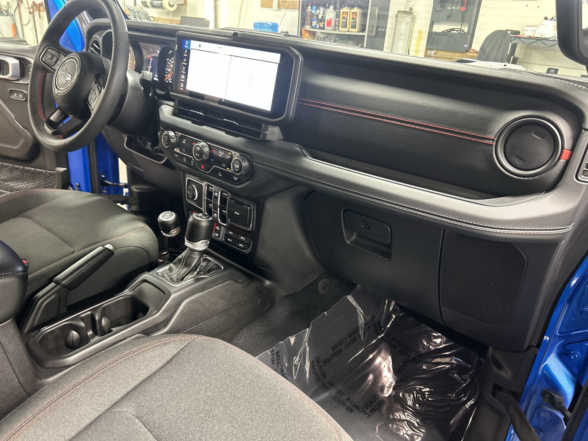 Used 2024 Jeep Wrangler Unlimited Rubicon AWD/4WD image 30