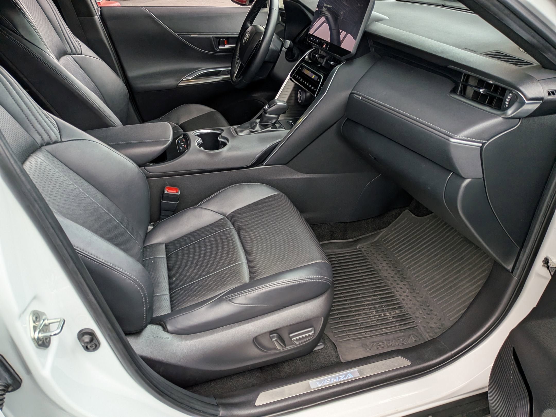 Certified 2023 Toyota Venza Limited AWD/4WD image 35