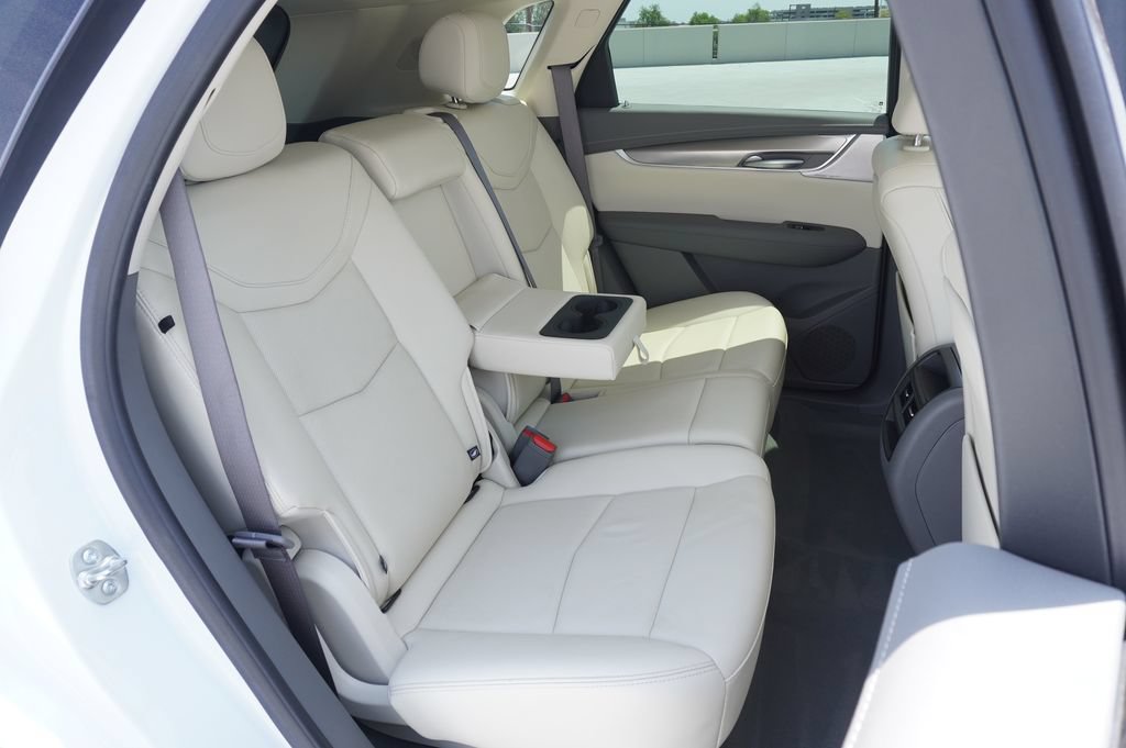 Certified 2024 Cadillac XT5 Premium Luxury w/ Technology Package FWD image 9