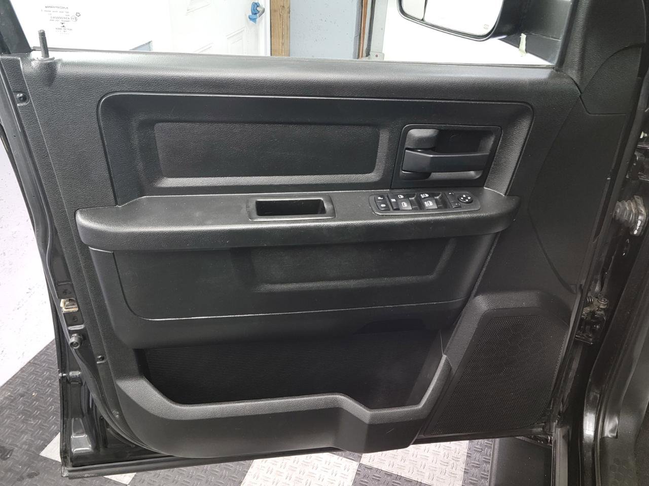 Used 2019 RAM 1500 Express w/ Express Value Package AWD/4WD image 16