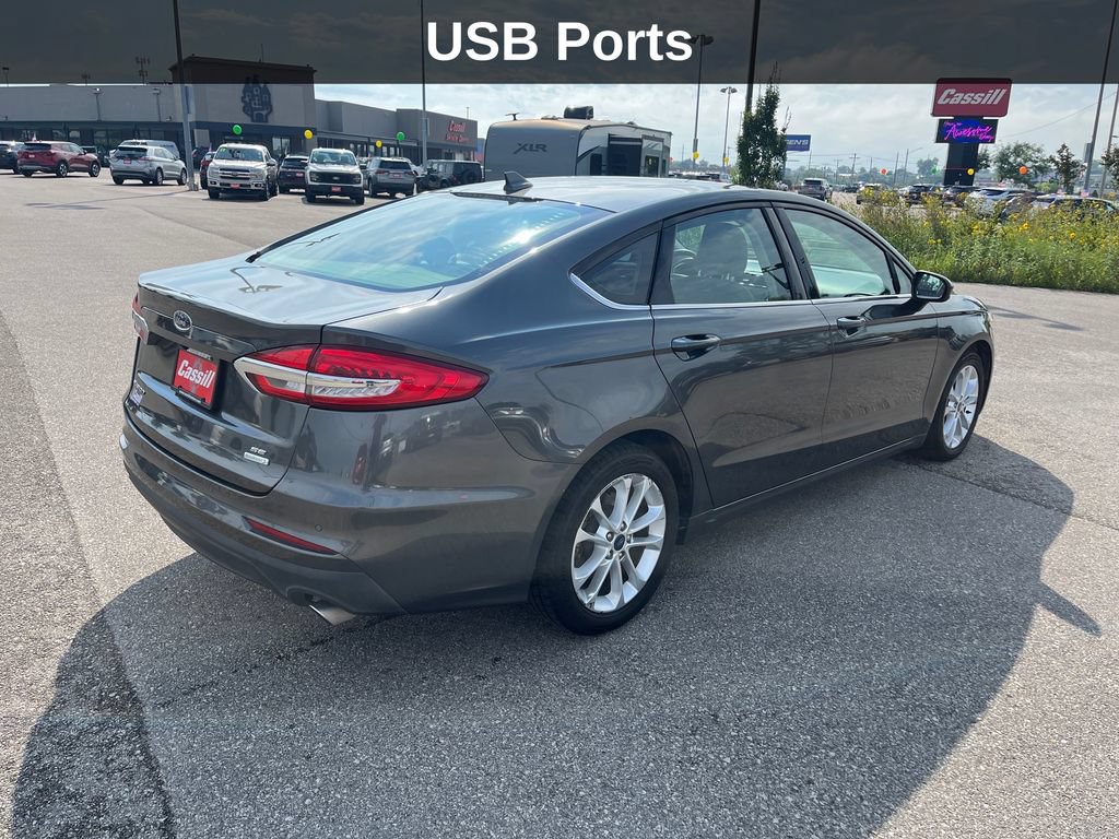 Used 2019 Ford Fusion SE FWD image 6