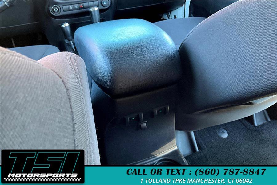Used 2015 Jeep Wrangler Unlimited Sport w/ Quick Order Package 24S AWD/4WD image 34