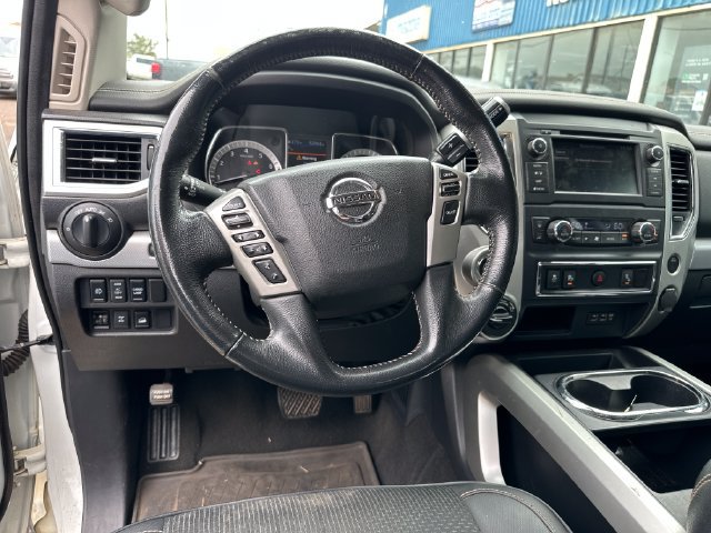 Used 2019 Nissan Titan PRO-4X AWD/4WD image 11
