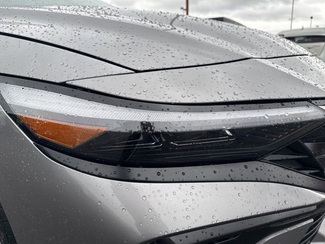 Used 2024 Hyundai Elantra Limited image 11